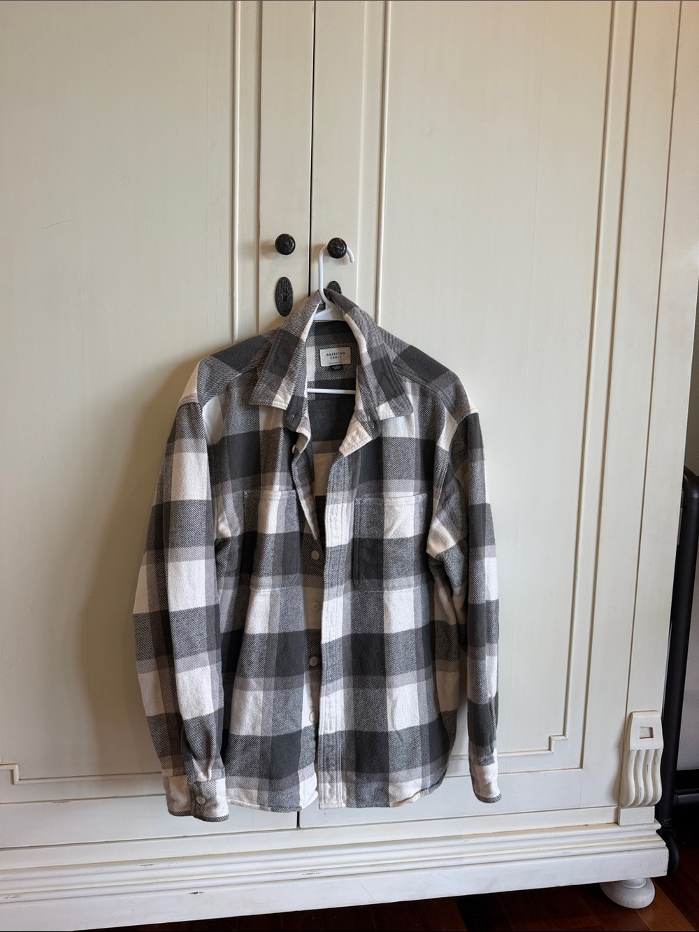🩶🤍 Men's Gray & White Plaid Flannel Jacket